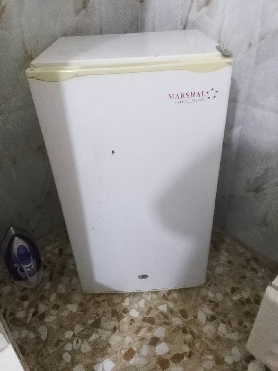 ثلاجه للبيع حله شارع ثمانيه قرب محطه الاضواء‏‪***********‬‏
