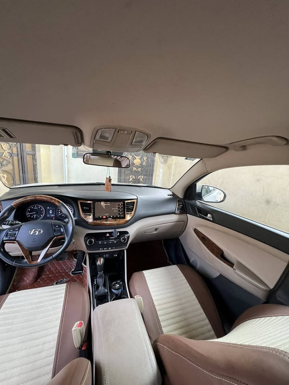 السلام عليكم للبيع توسان 2018 خليجي
رقم بغداد الدولي تحويل مباشر
محرك 2000 دوش 
كير محرك حدادية تبريد تدفئة شركة 
ماشية 66 الف حقيقي 
ويل كروم حجم 18 
كامرة خلفية مري اوتو شفط 
مود درايف لد امامي 
لايت زينون عدسات 
السيارة كفالة عامة من الصبغ والتبديل والشخط والرصعة حتى الدعاميات مكفولة مدوشمة كشنات وارضيات 
***********
