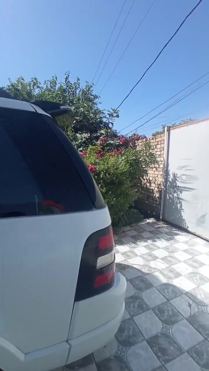 السلام وعليكم ورحمه الله وبركاته خوان اكسبلور موديل ٢٠٠٧ شمالي محرك وكير توني شدهن بيها قطعتين صبغ بنيد وباب السايق خليجي *********** سامرء موجوده السياره حاليآ 80 وبيها مجال
