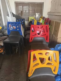 كراسي للبيع  عدد 118 كرسي نضاف كلش  السعر الواحد 12500 قفل  للاتصال 07...