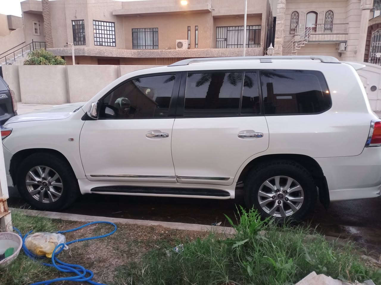 للبيع لاندكروز  ادوات بانزين ا موديل 2010 محدثة 2014 8 سلندر سيارة نظيفه جدا داخل مخمل صدر تخم تاير كامله بدون نقص سعر 200 و بيه مجال
اتصال
***********
