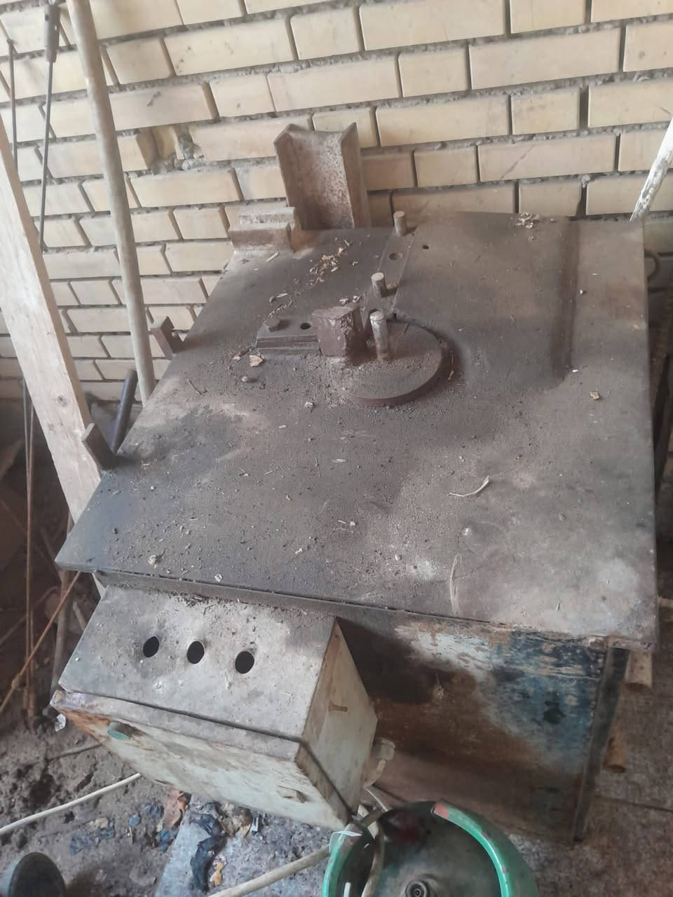 سلام عليكم مكينه تعديل حديد و معواجه أتاري للبيع ما متواجد ع النت اتصل ***********
