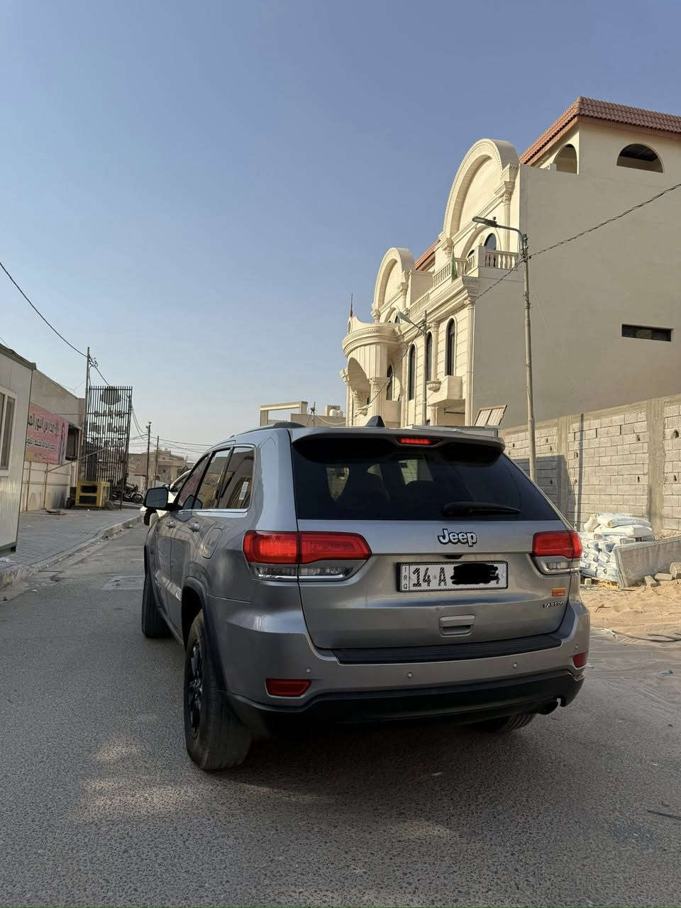 السلام عليكم 
جيب كراند شيروكي رقم بصره 
الموديل 2018
ماشيه 94الفmi
المواصفات لاريدو معروفه كامره وشاشه وحساسات وكشاف وكشن السائق كهرباء السياره وارد امريكي صوره الحادث مرفقه مع الصور السعر 205ورقه
التواصل ع الرقم ***********
