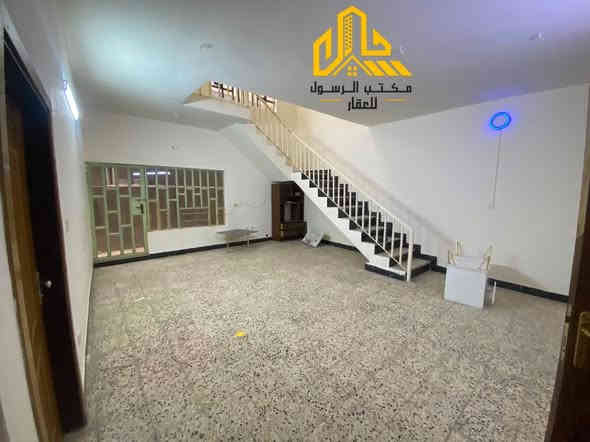 دار للايجار مساحه ٢٥٠ متر واجه ١٠  بناء نضيف جدا مرتب
طابقين محتوايته ٣ غرف نوم ومطبخ وهول داخلي وصاله كبيره للضيوف مع كراج سياره وصحيات 
موقع مميز جدا كركوك حي عدن خلف مدينة الالعاب
***********
***********
