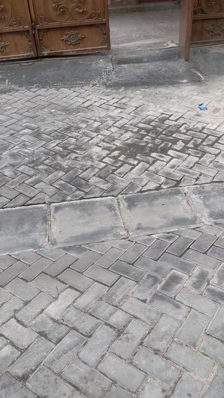 السلام عليكم
بيت الايجار طبكه سياره
موقع شارع جامع جلال
١٢٠ متره غرفتين وصاله بيت نضيف وطرمه جبيره
تواصل واستاب 
***********
