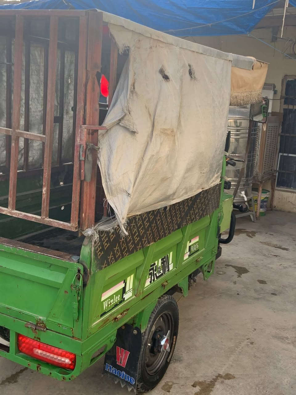 سلام عليكم ستوتة شحن للبيع بطارياتها جدد كهربائيات كلها شغالة
والستوتة نضيفة شوفة العين 
مكاني سامراء 
للأستفسار الأتصال ***********
