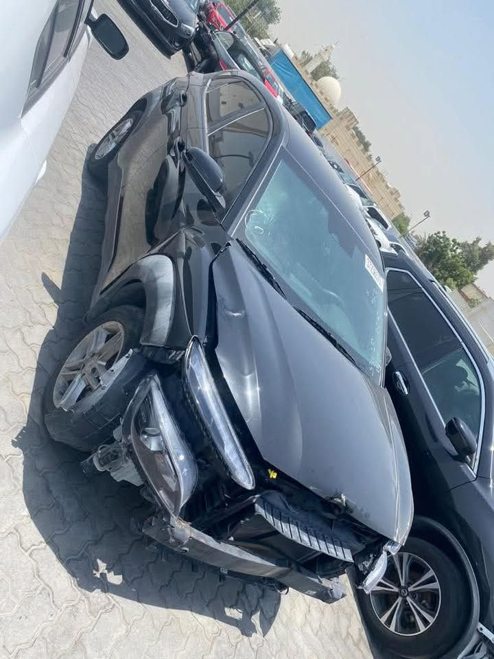 السلام عليكم كونا موديل٢٢ سياره نظيفه كلش استخدام شخصي داخل مدينه وحادثه مرفق بالصوره بسيط  محركها٢٠٠٠ دوش كاميرا ورادار مطلوب مراوس وي كونا٢٥ حادثها قطعه مو قطعتين بسيط وننطي فرق  الي عنده ينزل صوره سياره وحادثها ..للتواصل واتس اب***********
