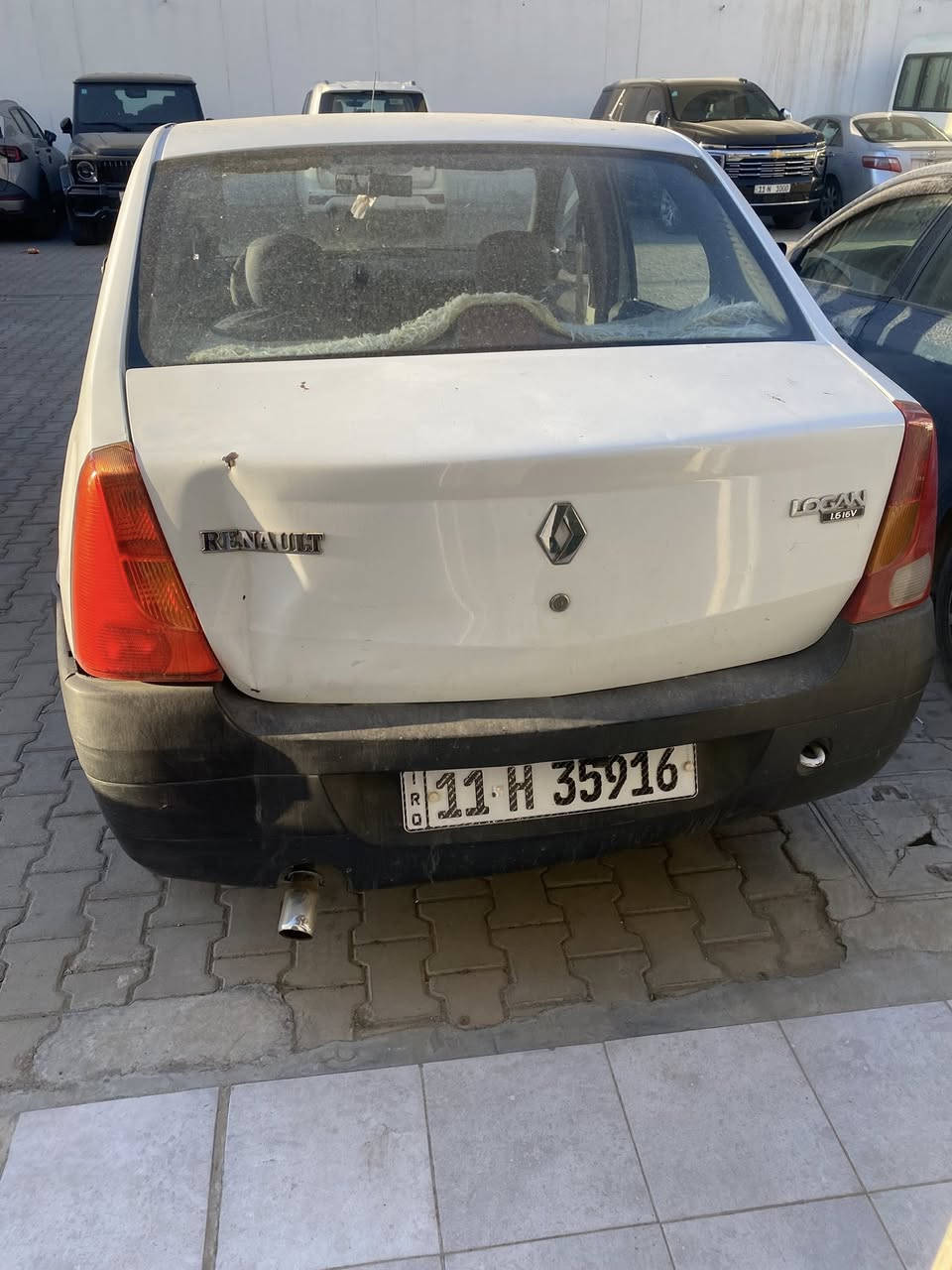 السلام عليكم
رينو لوكان للبيع  2009
 مكينة كير خير من الله مكفولة جديده قبل ٣ اشهر شديتها مال حاويه
دواخل كهربائيات شاشه 
سيارة كاملة ربع ما اذب عليها تخم تايرات وبنزات 
قوايش تخم جديد فيت بم ومنضومه بنزين جديدة 
 رقم بغداد انكليزي وسنوية تحويل مباشر باسمي 
 سعر 45 ورقة بيها مجال بسيط حك جيه ،
 واتساب ***********
