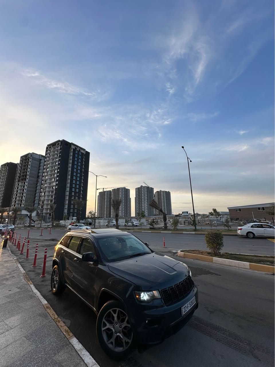 سلام عليكم جيب للبيع فقط سعرها١٨٠ سيارة جاهزة كل نقص ما بها صور الحادث المنشور أربع قطع صبغ وهذا رقم *********** فول مواصفات ‫١/١ فول موديل 17 بغداد, العراق
