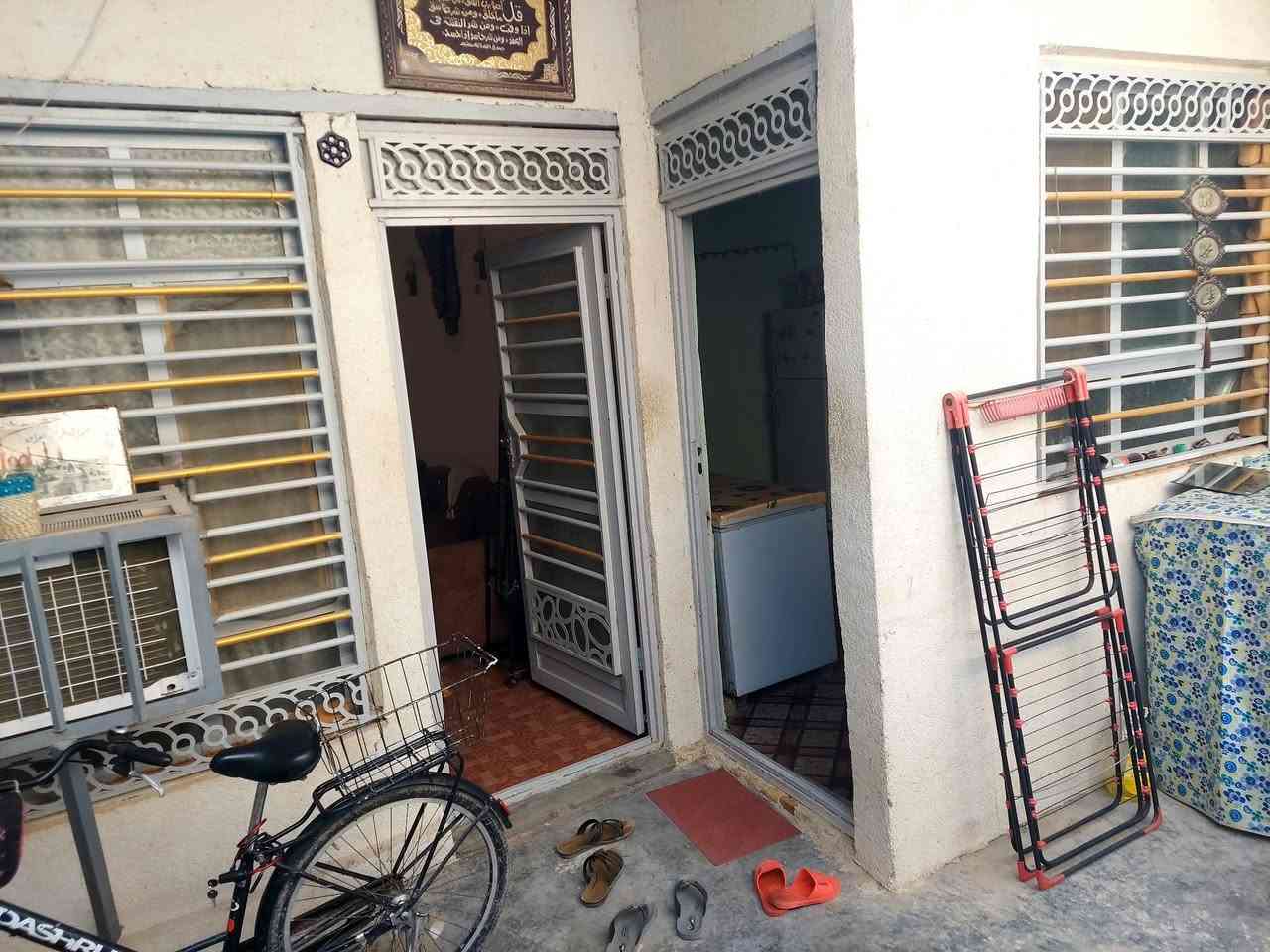 🏡 بيت  للبيع قرب جامع الأمير علي (ع)
📏 المساحة: 137 متر
📍 الموقع: النزيزة – منطقة هادئة ومخدّمة بالكامل

💎 المواصفات:
• غرفتان نوم 
• صالة استقبال 
• مطبخ 
• حمام داخلي + حمام خارجي
• منور تهوية وإنارة
• السقف سندويچ 
• البناء بلوك والغرف عگاده
• الخدمات كلها متوفرة
• الطابو صرف ✅

💰 السعر: 70 مليون فقط – قابل للتفاوض 💬

بيت جاهز للسكن فورًا وموقعه ممتاز جداً!

📞 للتواصل والمعاينة: [***********]

#بيت_للبيع #النزيزة #بابل #العراق #عقارات_بابل #بيت_جاهز #فرصة_ذهبية #بيت_احلامك #بيت_راقي
