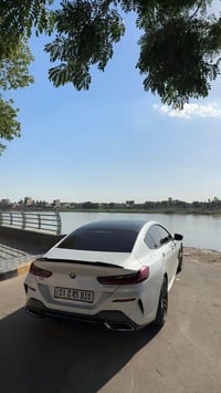 السلام عليكم  Bmw 840i 2022 وارد الماني  كت ام بور لون ابيض صدفي   راد...