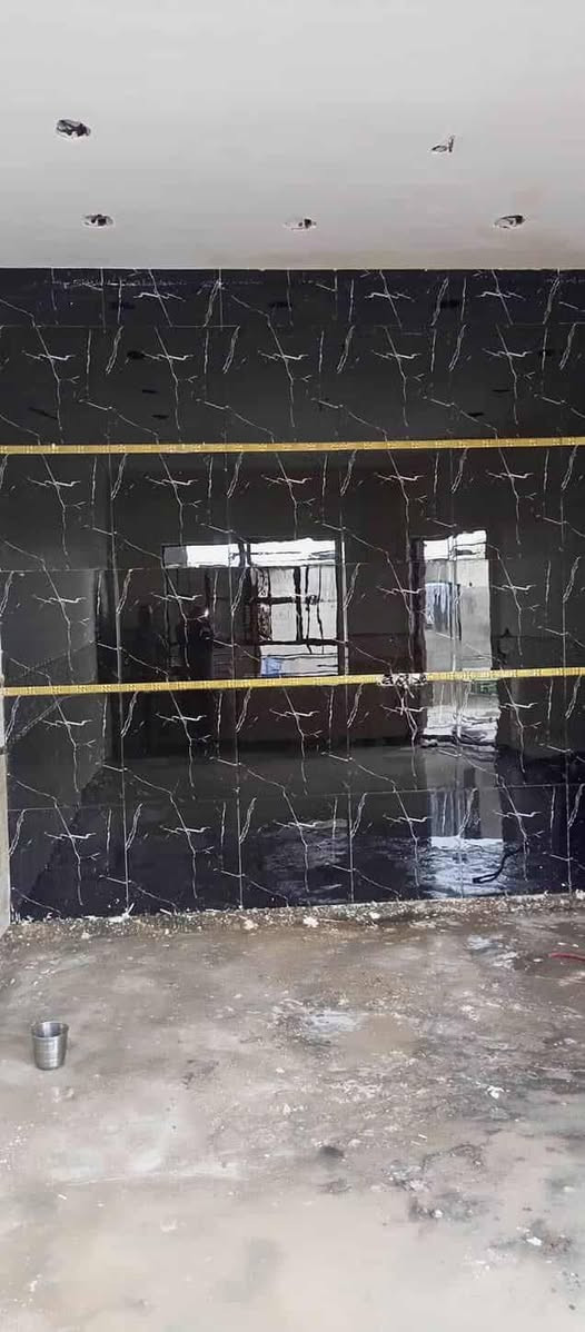 السلام عليكم اسطه متفرق سيراميك+ كاشي+بورسلين شغل هندسي  درجه اولى***********
