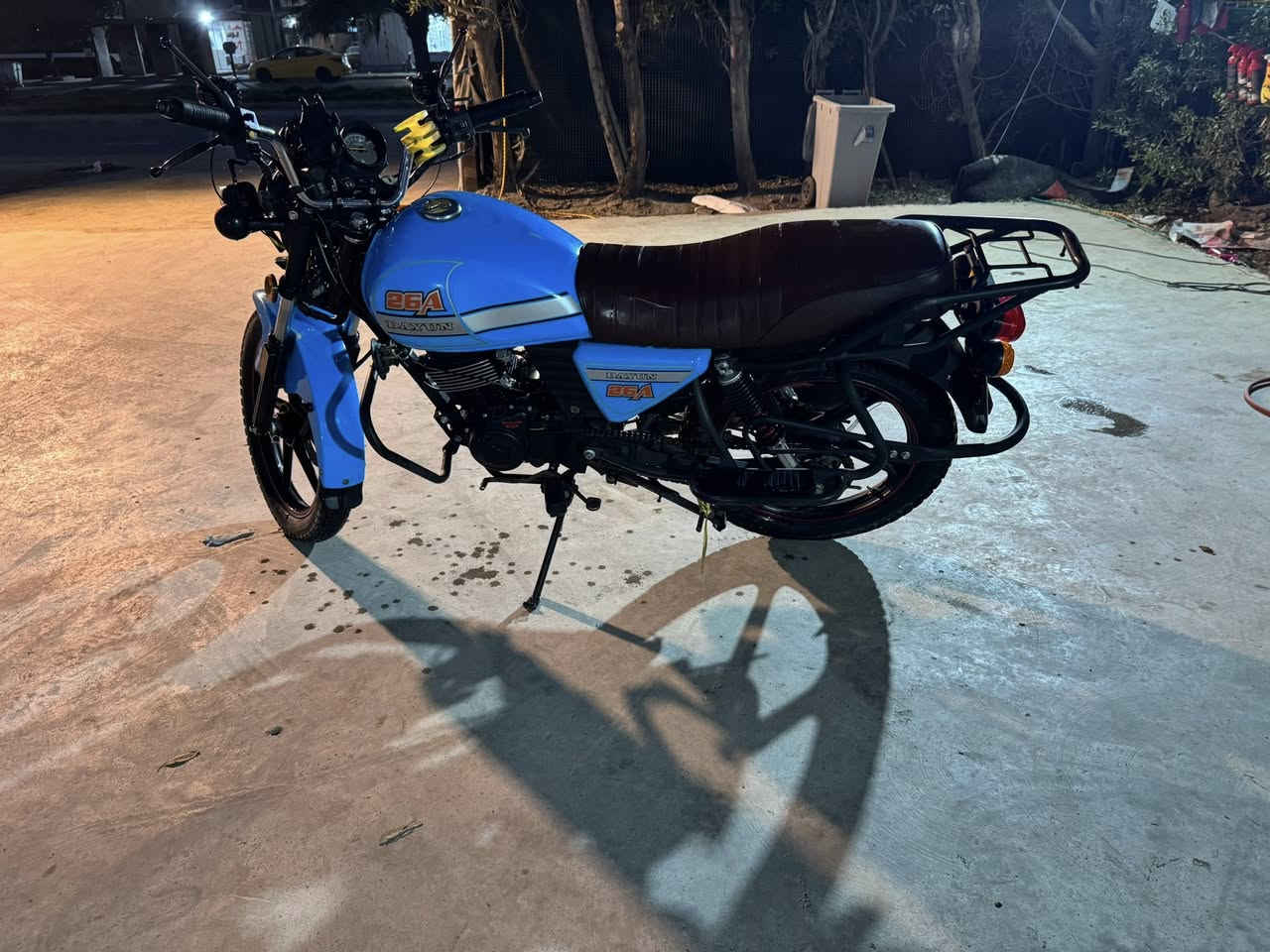 دراجه دايوان نفخ موديل 2023 طالعه بل 24 محرك 200 مامفتوح او لاتنقيص ولا تبخير دراجه نضيفه كلش نقصها بس دشبول بسمي سنويه او لوحات تحويل ثاني يوم السعر 2250000 مليونين اوميتين  او خمسين مكاني بغداد الشعله 
رقمي ***********
