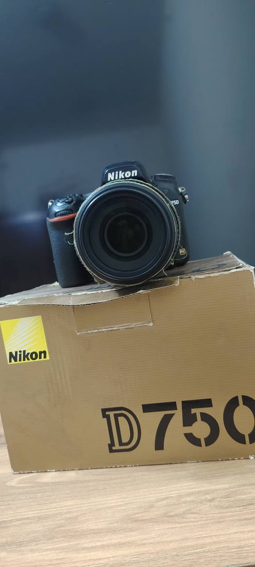 كامره نيكون d750 فول فريم
كامره نضيفه مع عدسه 70-300 
كامره غنيه عن التعريف 
شترها موجود بصور
للاستفسار رقمي واتساب موجود ***********
