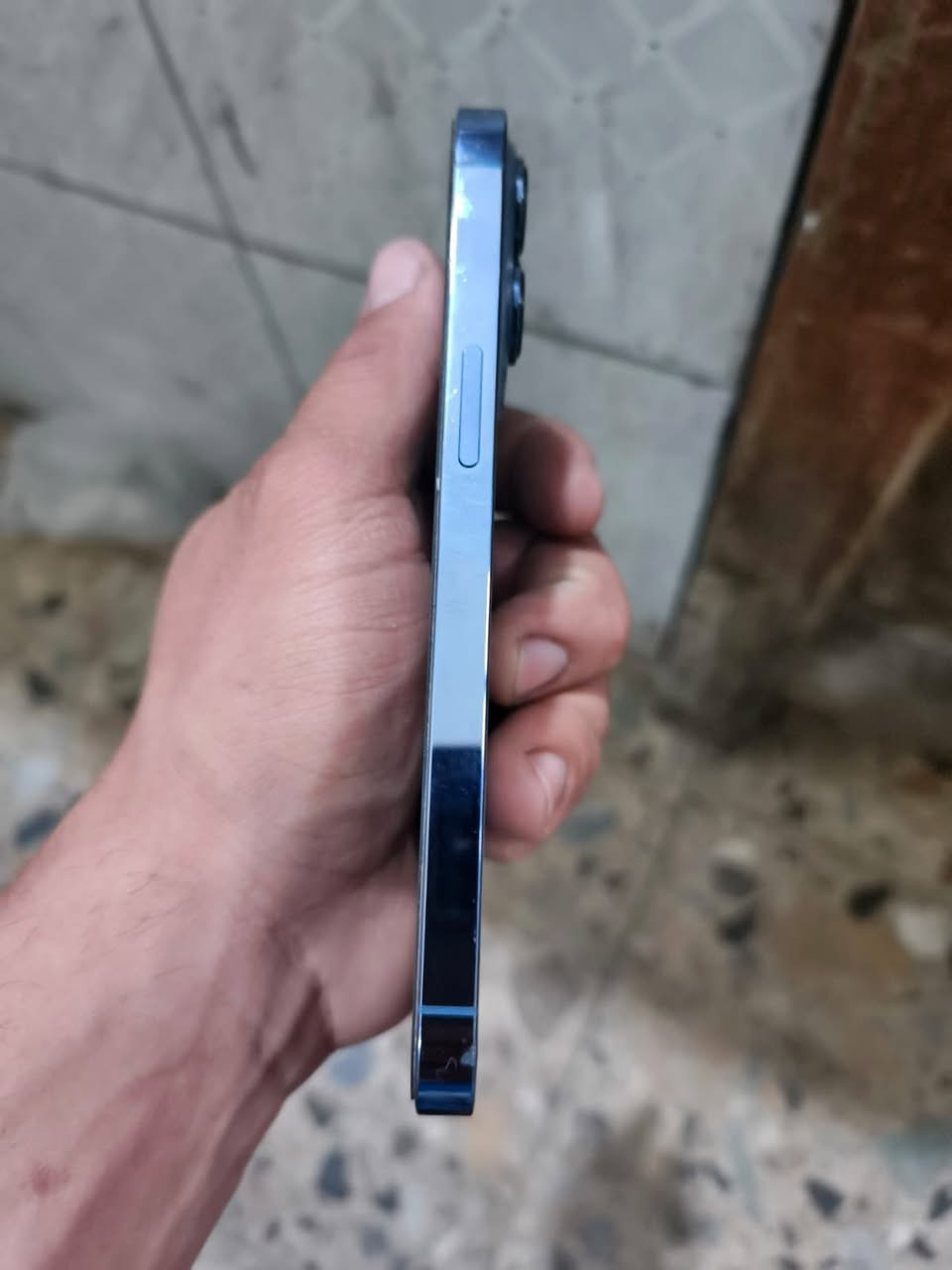 أيفون 13 (pro) بس مو ماكس  جهاز ماستر ما مفتوح ابد 256ذكره بي بس هاي نفطه صفره بل شاشه ما امثره على شاشه ابد بي بي فطر بل ضهر كلش صغير واضح بل صوره السعر 400 بي مجال بسيط الرقم *********** مكاني بغداد بلديات
