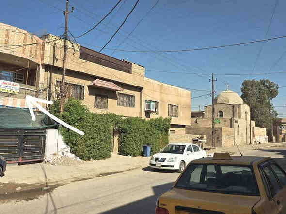 #دار للايجار

# طابق ثاني
حي اسيا السكني مجاور كنيسة مار يعقوب.. قرب المدارس.
صاله / هول داخلي/مطبخ/غرفة
نوم / خدمات..
معزول ماء و كهرباء .
للاتصال صاحب الدار

***********
