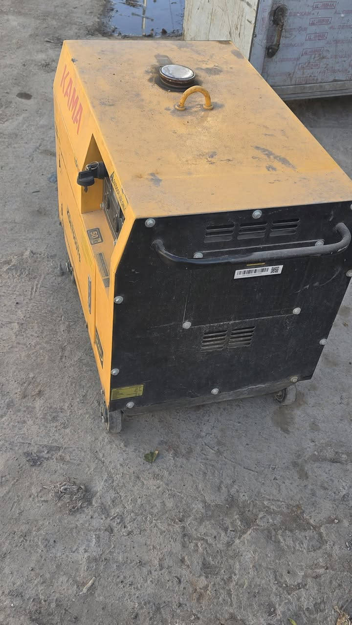 السلام عليكم 
مولد البيع  نضيف خير من الله 
سعر مليون و250 بيه مجال
نتصل ***********
