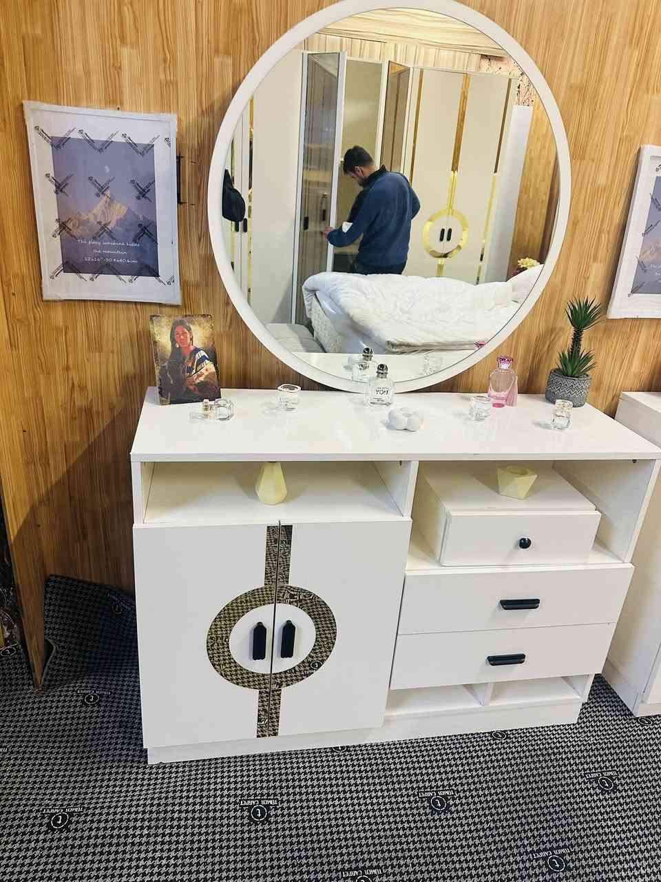 السلام عليكم غرفه تركيه 10قطع فول نضافه شخط مابيه للبيع واتس ***********
