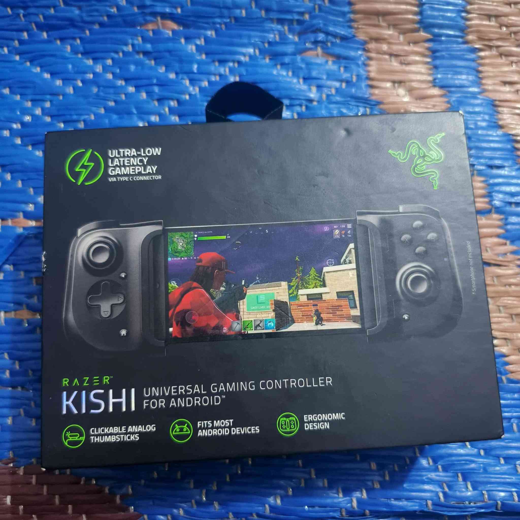 السلام عليكم 
وحدة تحكم للجوال للبيع 
razer kishi v1 
تعمل عن طريق usb c 
بدون تأخير 
ترهم على كل الموبايلات 
السعر 85 الف 
المكان نجف حي المكرمة شارع المزرعة 
الرقم *********** بيه واتساب
