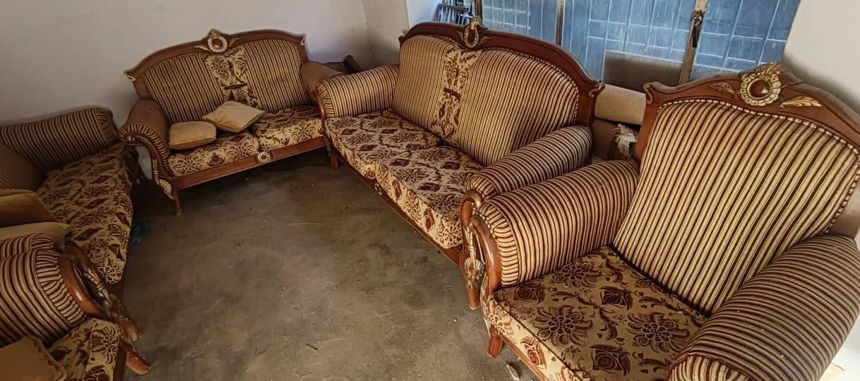 تخم ملكي 10نفر كلش نضيف اخو الجديد مع الكوشات بعقوبه تقاطع القدس للاستفسار ***********
