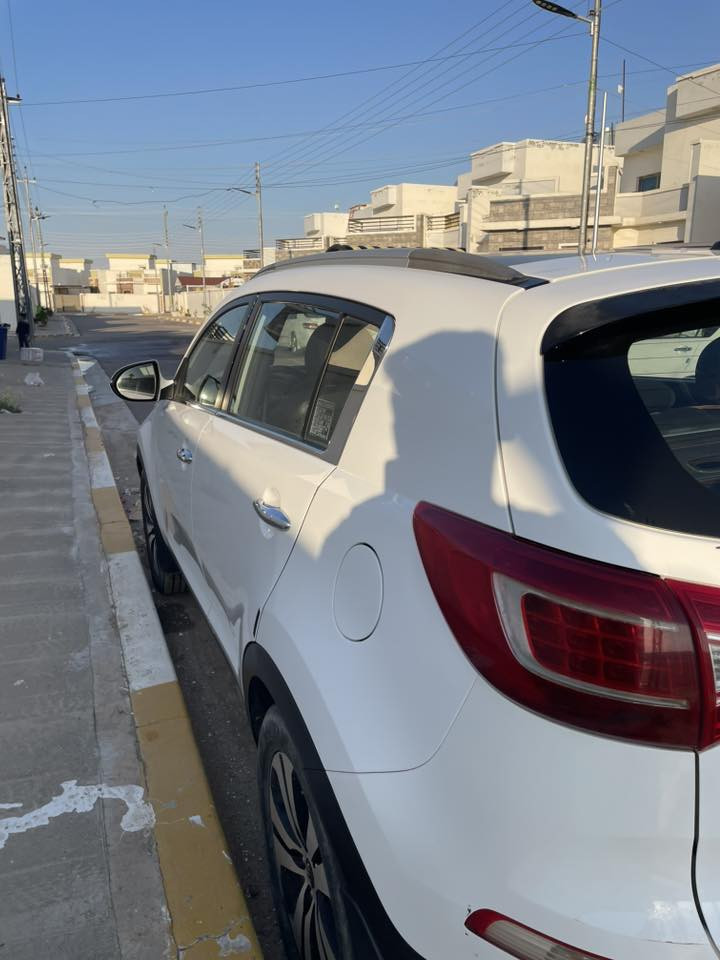 كيا سبورتج ٢٠١١ وارد خليجي
السيارة ماشية ١٤٠ الف كيلو 

كفالة عامة 

بيها اربع اصابع الباب الخلفي عكس السايق صبغ فقط 

السيارة ماناقصها برغي على وضع الشركة مال بيت 

للتواصل : ***********
واتساب :  ***********
