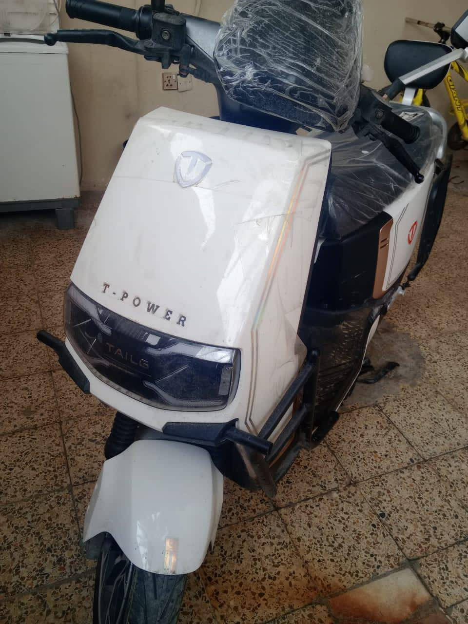 ماطور شحن مستخدم اسبوع ٦ بطاريات بيع مستعجل نضافه فول كهربائيات كلها شغاله سعر مليون و ١٠٠ وبي مجال قليل *********** غير متواجد ع فيس
