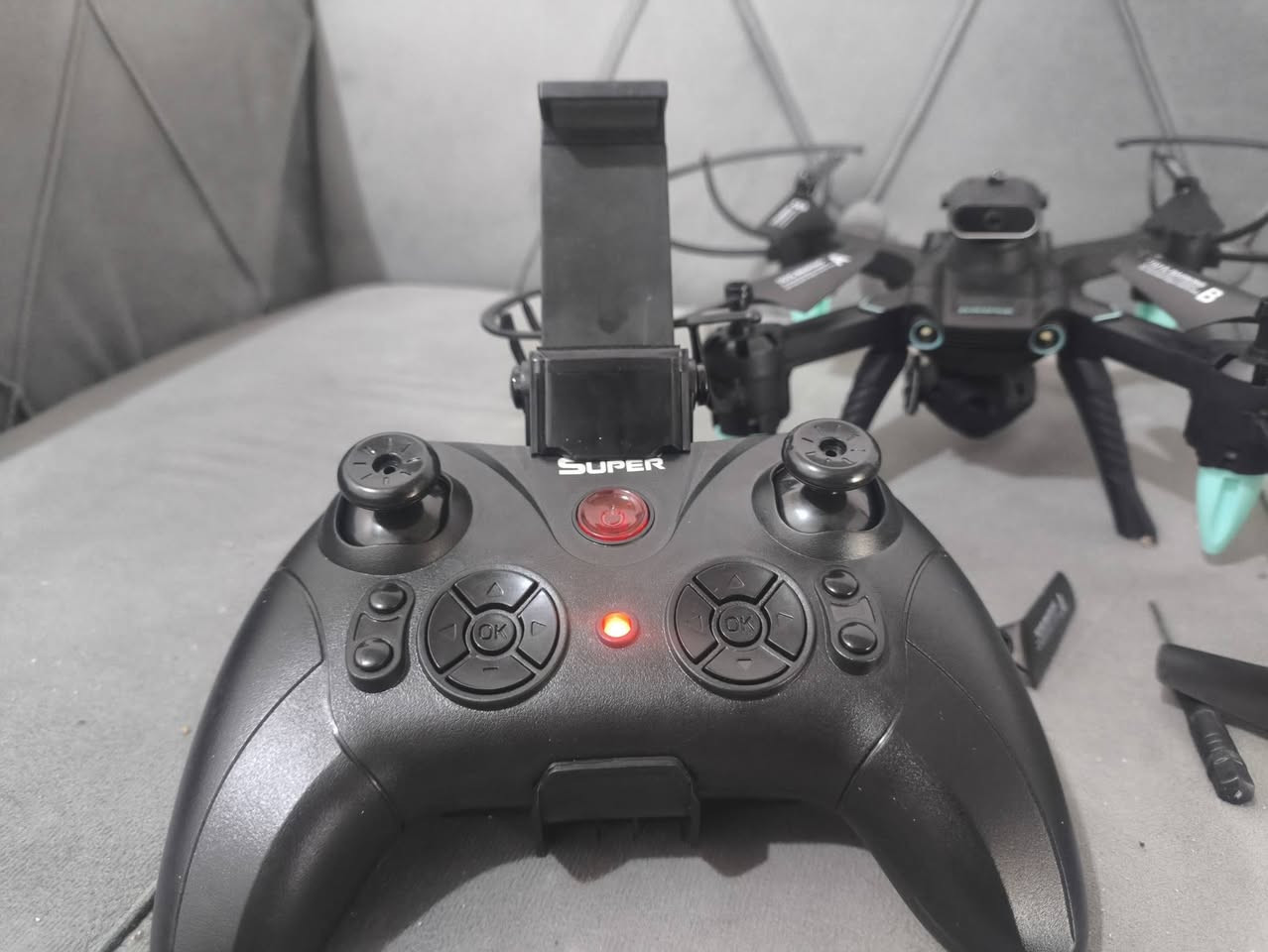 درون للبيع طيران عالي ومدئ بعيد يخبل بس التطبيق مال الكامره ماعرفه 
عنوان سوق الشيوخ 
*********** بي واتساب السعر توني اشتريته من بغداد ب65 مستخدمه 30دقيقه فقط
