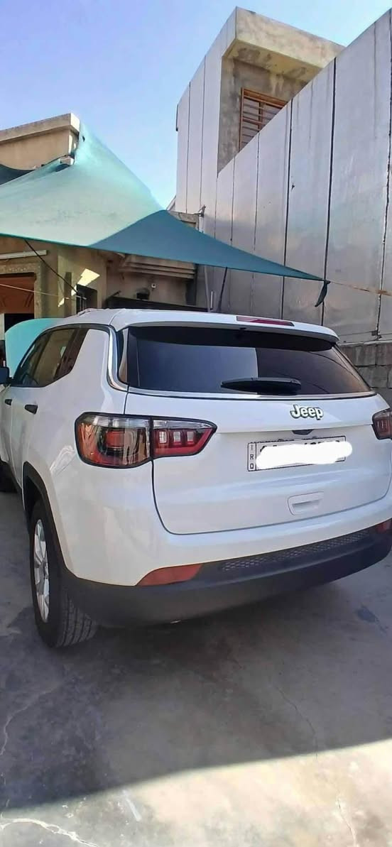 السلام عليكم من رخصة مدير الكروب جيب كومباس موديل 2025 وارد امريكي مصلح الحادث موضح بالمنشور دعامية وراديترات اللون ابيض السيارة قطره صبغ ما بيها شاشة كامره السيارة جديدة وجاهزة من كلشي رقم بغداد انكليزي باسمي اتصل على هذا الرقم *********** اتصل وتدلل 🚘🚗👍
