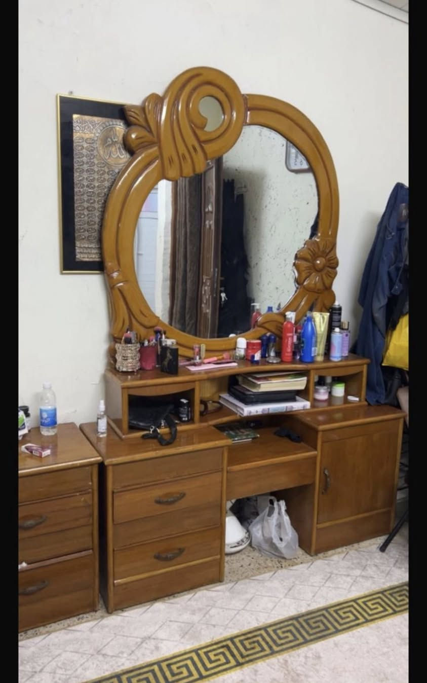 السلام عليكم عندي غراض لبيع تخم 10 مقاعد ب 500 وبي مجال
وغرفه نوم 400 وبيها مجال وبلازمات ثنين وحده بيها لنت وحده مابيها لنت مكاني بغداد حي العامل ***********
