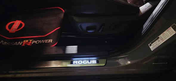 السلام عليكم 
نيسان روج فئة بلاتينيوم 2023 رقم بغداد 
السيارة بيها صبغ الجاملغ الايمن وربع البنيد تقريرها مياة امطار كذلك السيارة مصلحه تصليح بغداد درجة اولى من كل النواحي جميع تفاصيل السيارة شغاله كميكانيك وكهرباء فقط عقل الكاميرات بي خلل والسيارة اربع كاميرات السعر ( 160 ) $ للاستفسار ***********
