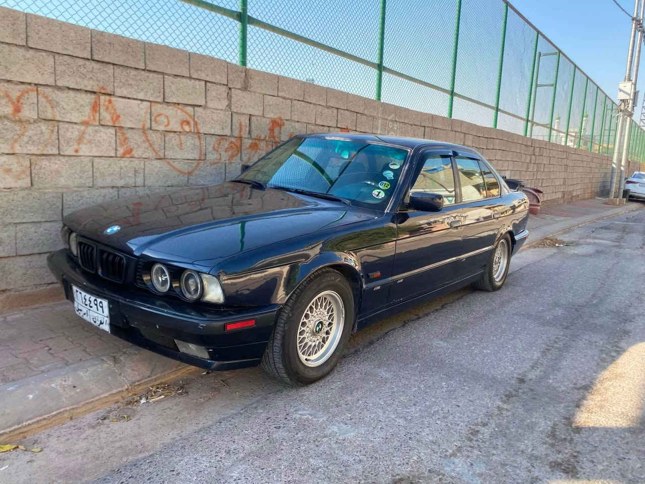 bmw للبيع
‎موديل ١٩٩٤ لون نيلي 
‎حجم ٥٢٥ تاك فانوس
‎داخل نيلي
‎بدون ضربة و خايس 
‎سنوية ساقطة شرط تحويل ثاني يوم
‎عليها غرامة 10.5 دولار تنزل من سعر
‎محرك بيها شوية دخان
‎تايرات جديد 
‎سعرها ٦٠ ورقة و بيها مجال للطيبين
‎رقم تلفون ***********

‎مۆدێل ١٩٩٤ رەنگی نیلی
‎مەکینە ٥٢٥ تاک دیجیتال
‎رەنگی ناوەوەی نیلی
‎بێلێدراو و رزیوی و خایس و براوە
‎سەنەوی کۆن بە شەرتی تەحویل
‎ غەرامە 10.5 دولار لەسەرە لە سعري دائەگرم
‎مەکینە تۆزێ دوکەڵی هەیە
‎تایەی تازە
‎سعری ٦٠ وەرەقە و مەجالی تێدایە
‎رەقەم موبایل *********** كركوك, العراق

