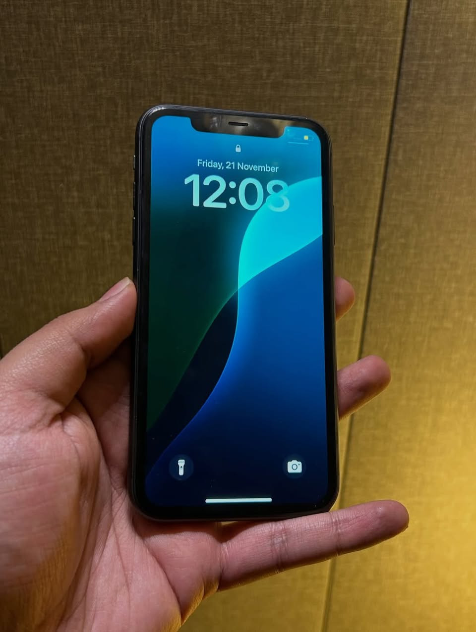 ايفون ١١ ذاكرة ١٢٨ بطارية ٧٣ وتر مامفتوح السعر ٢٥٠ للحجز على الواتساب فقط ***********
