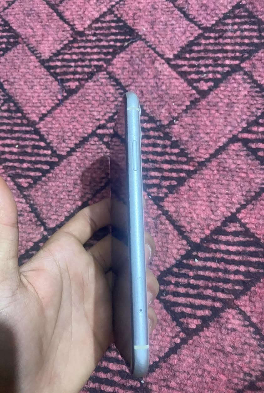 السلام عليكم ايفون 11عادي للبيع
جهاز نضيف مامفتوح ابد ولا داخل صيانه 

جهاز ذاكرته 64
بطارية 70ميصرف شحن 

جهاز كلشي بي شغال 

سعره جهاز 300وبي مجال وذا مرواس 

مكاني بغداد 
رقم الهاتف ***********
