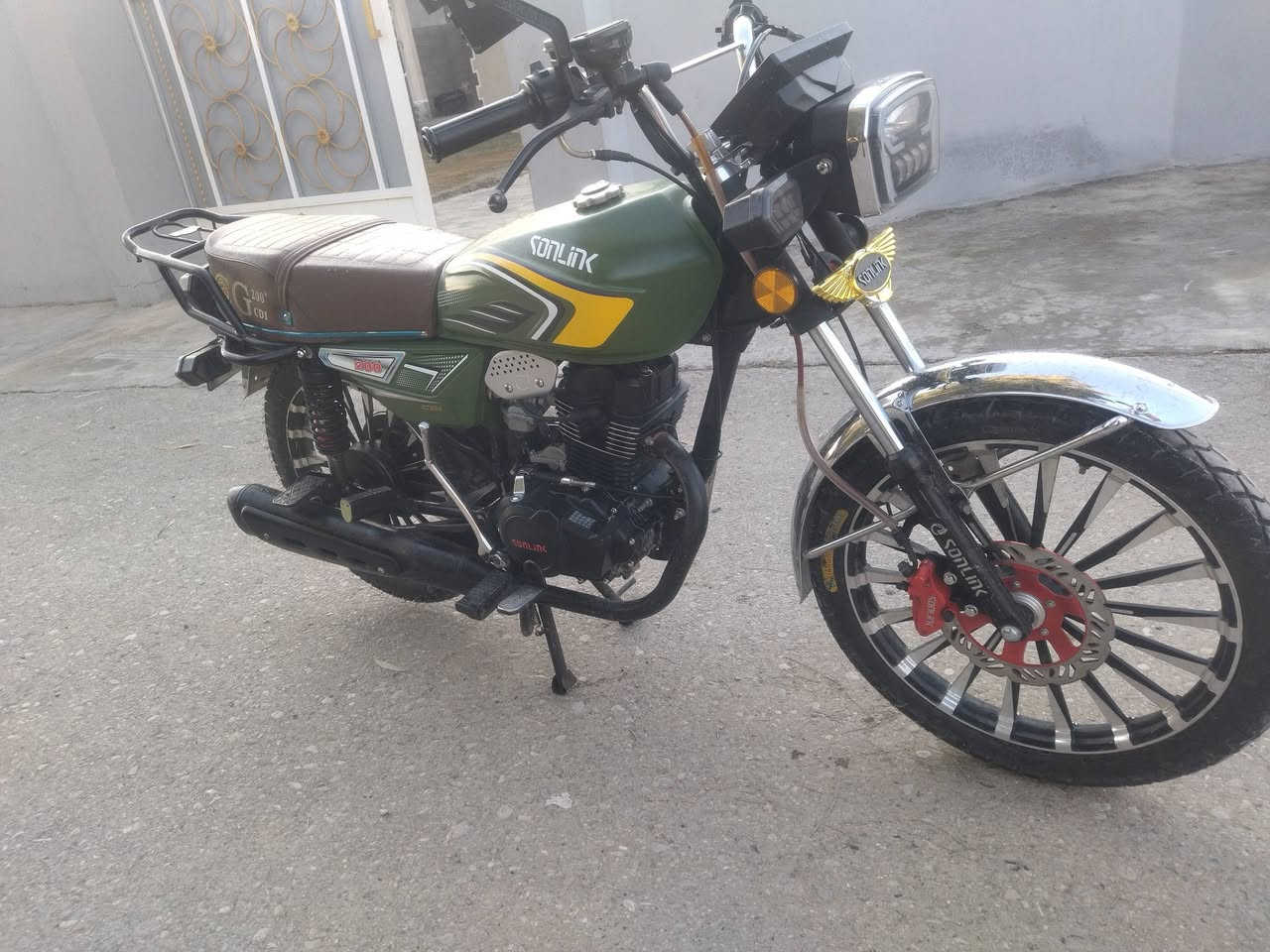 دراجه سولنك  موديل 2024 طالعه بل25 شهر سادس  مكينه 200cc SBF ضاغطة وزنجيل انسه الهزه كفاله عامه رقم وسنويه السعر مليون و800 قفل ابو المليون و790 لاتتصل  مكاني ديالى شهربان  هاذا رقمي ***********
