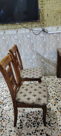 ميز طعام • صاج اصلي • ٥ كراسي