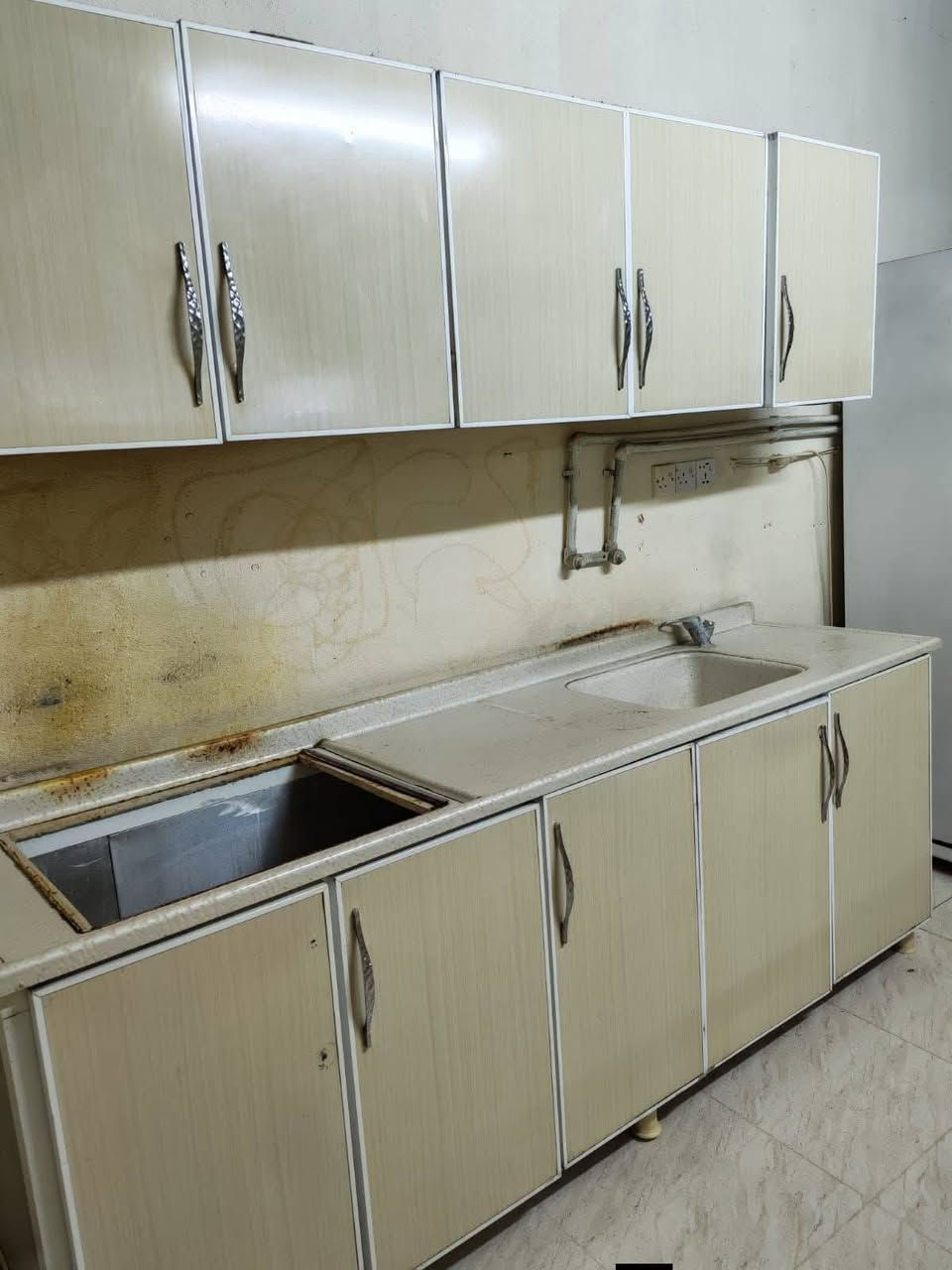 الي عنده كاونتر ويريد يغيره أو يبدله عندي تبديل وعندي بيع الي يعجبك  اني عندي كاونترات اي لون تردون موجود وبسعار كلش مناسبه مع النقل والشد  يوصلك لباب بيتك الي يحب يستفسر يتفضل خاص


**إذا كنت صاحب هذا الإعلان وتريد حذفه لأي سبب، رجاءا أرسل رسالة إلى الدعم الفني**