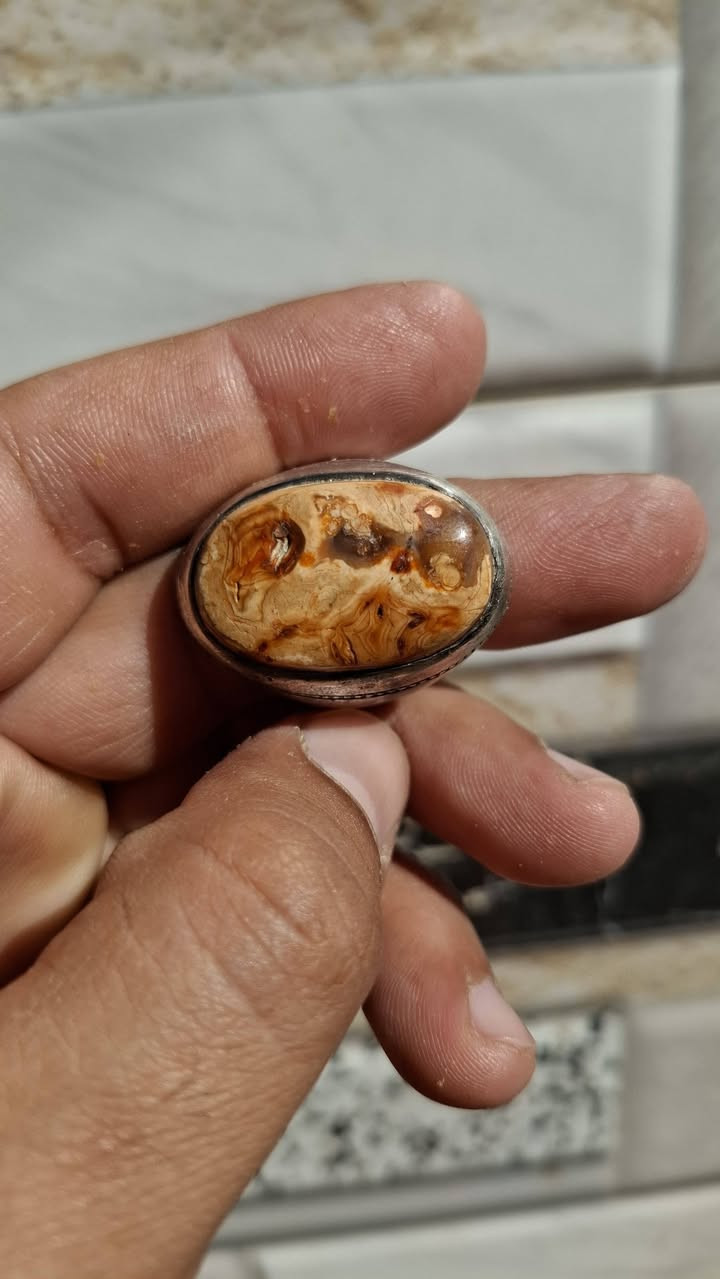 يا الله يا كريم داوديه قديمه كلش صياغه ثكيله 
مصوره بضهر الخاتم شخص كامل بس تصويري مو قوي 
سعر ١٥٠ مكاني بغداد مدينه الصدر لا يوجد لدي توصيل


**إذا كنت صاحب هذا الإعلان وتريد حذفه لأي سبب، رجاءا أرسل رسالة إلى الدعم الفني**