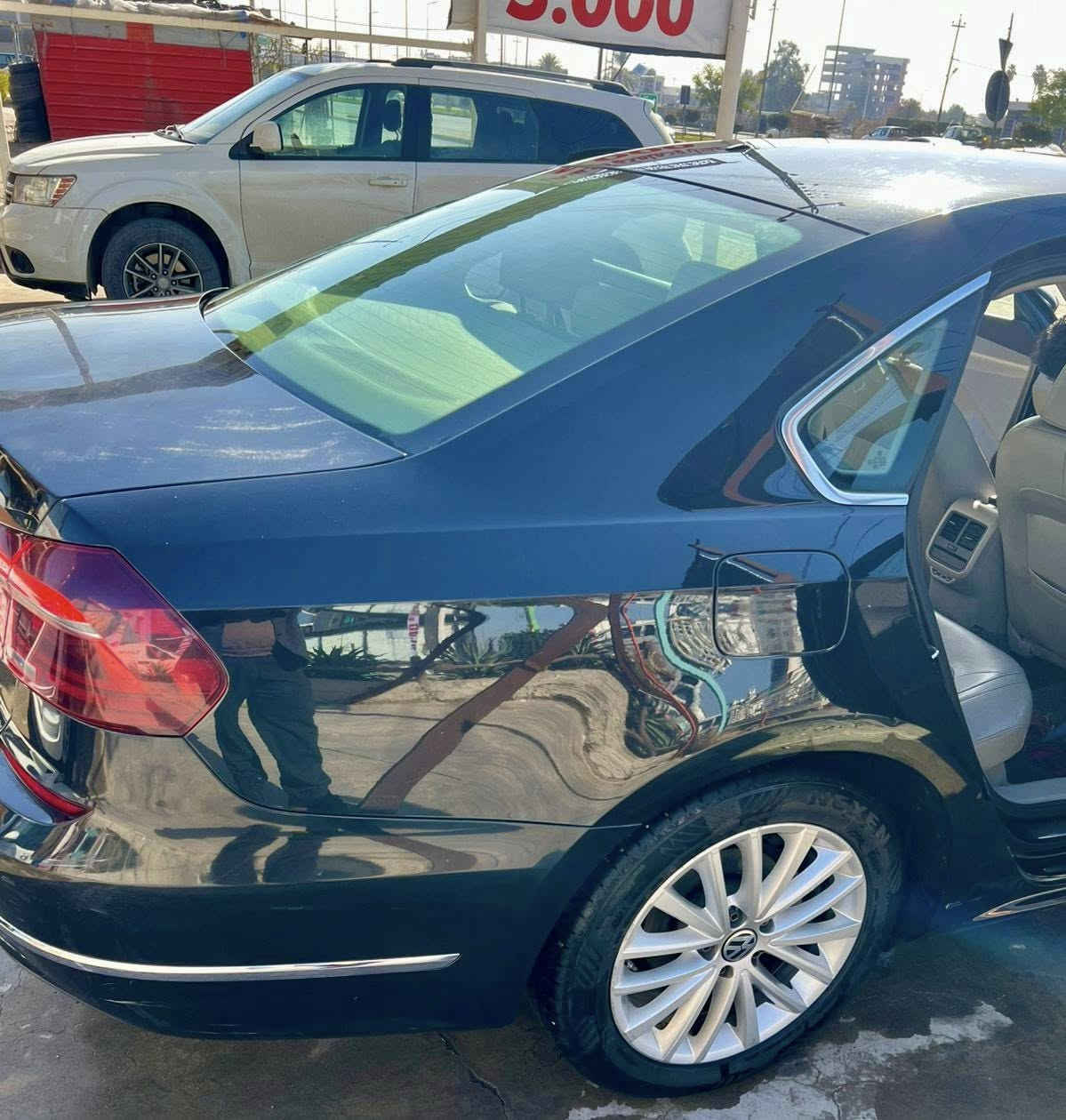 للبيع فولكس واكن باسات خليجي محرك 5 سلندر المرغوب موديل 2019 فول فول مواصفات 1/1 داخل اصفر ملكي سقف سلايت كشنات تدفئة / بصمة تشغيل / تبريد قطعتين امامي خلفي / لايتات امامي لايت لكزز / لايت خلفي ليد /  حساس امامي خلفي / سياره جديده بمعنى كلمة بدون مصرف رقم الماني جديد سنوية كلها جديد صاحب سنوية موجود بكركوك شرط تحويل وغرامات / سياره وارد خليجي صفر داخله للعراق اهنا صاير بيها باب سايق صبغ + قباغ صندوق صبغ بدون دواخل بدون ايرباك ضرر سطحي خفيف لاستفسار ***********
