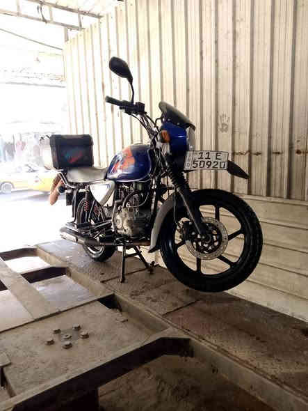 سلام عليكم دراجه بوكسر للبيع موديل 2023 مرقم انكليزي جديد بسمي تحويل مباشر علمن الدراجه البارحه جفتت يم الشركه مال بجاج ومكفوله كفاله عامه وين متريد افحص عنوان بغداد صليخ والدراجه ماشيه 8 الف السعر مليونين و 300 وبيها مجال التواصل واتساب فقط ***********
