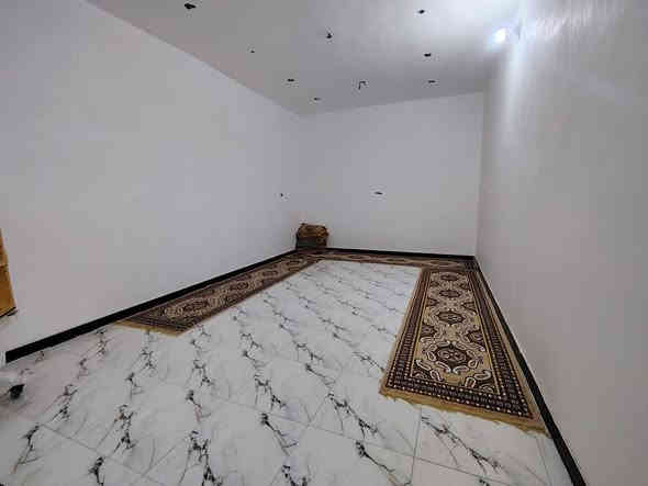 بيت للبيع كوت حي الحكيم شارع بيت عطوف مساحه 275متر على نفس الشارع بناء حديث بلوك اساس طابوك سكف صب خدمات ماء كهرباء مدارس مرقم من قبل بلدية واسط 
يتكون من ...غرفتين نوم..هول..مطبخ..استقبال..مجمع صحيات داخليه وخارجيه..كراج ..حديقه..محل..
السعر خاص.       ***********
