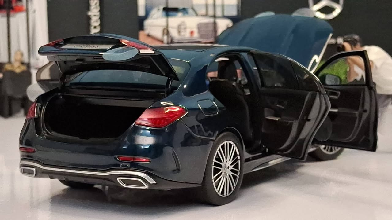 تعديل : تم الحجز ✅✅
Mercedes benz c class c250 🔝🇪🇬
NZG 1/18 
بتفتح بالكامل ..ابواب وكبوت وشنطه فرش ارضيه شمواه ..دريكسيون متحكم بحركة العجلات الاماميه .زرار لفتح الكبوت من اسفل ..معاها ستيكرز + قلم + مفك 
#mercedes 
#modelcar 
#fyp 
#مجسمات_سيارات 
#diecast 
Ayman Rehan 
ماكيت لعربيتى diecast 
Mercedes-Benz 
Mercedes-Benz Egypt


**إذا كنت صاحب هذا الإعلان وتريد حذفه لأي سبب، رجاءا أرسل رسالة إلى الدعم الفني**