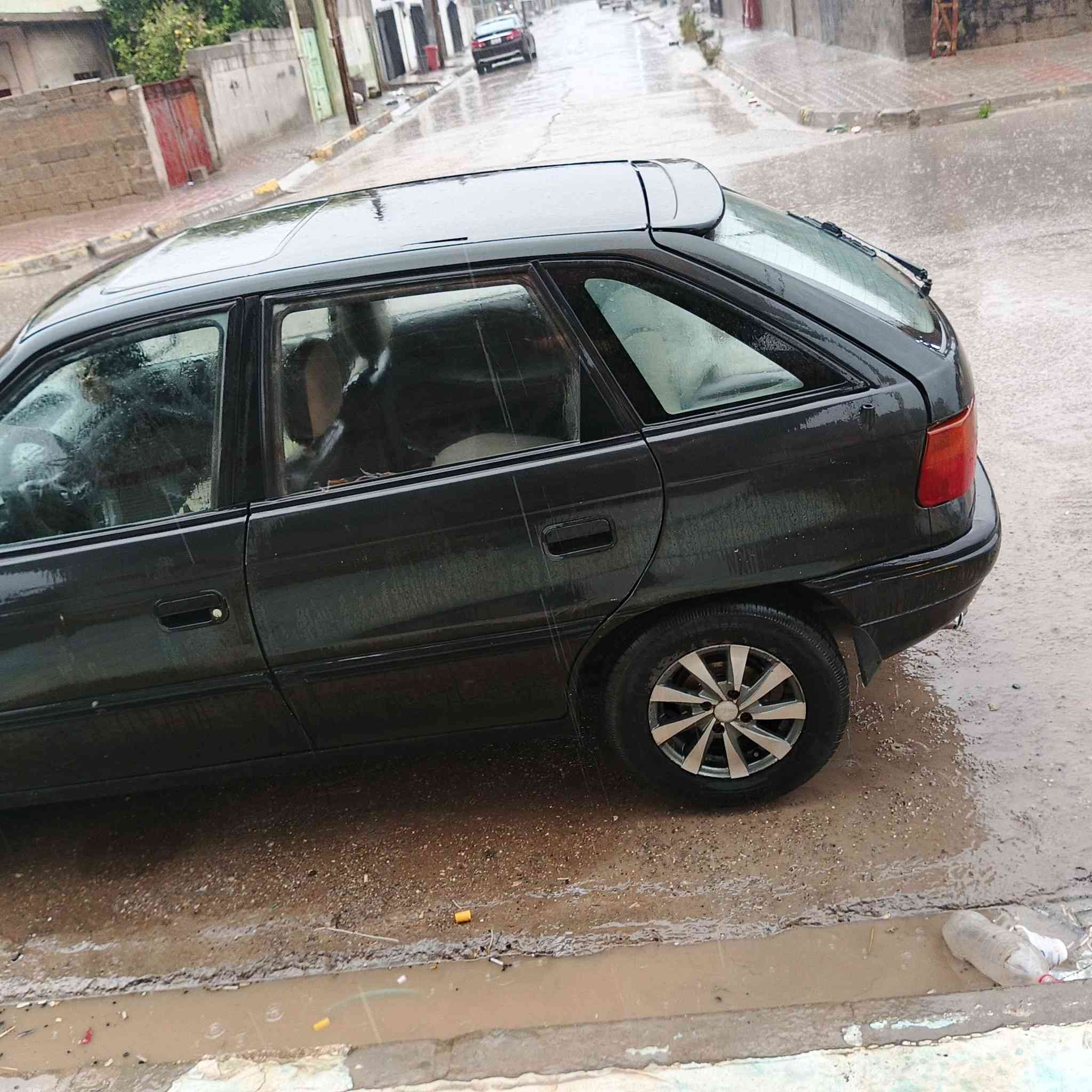 سياره اوبل استرا موديل 1992 سنويه لحد2028 مكفوله من كلشي ترايك للبصره 
اتصل *********** كركوك, العراق
