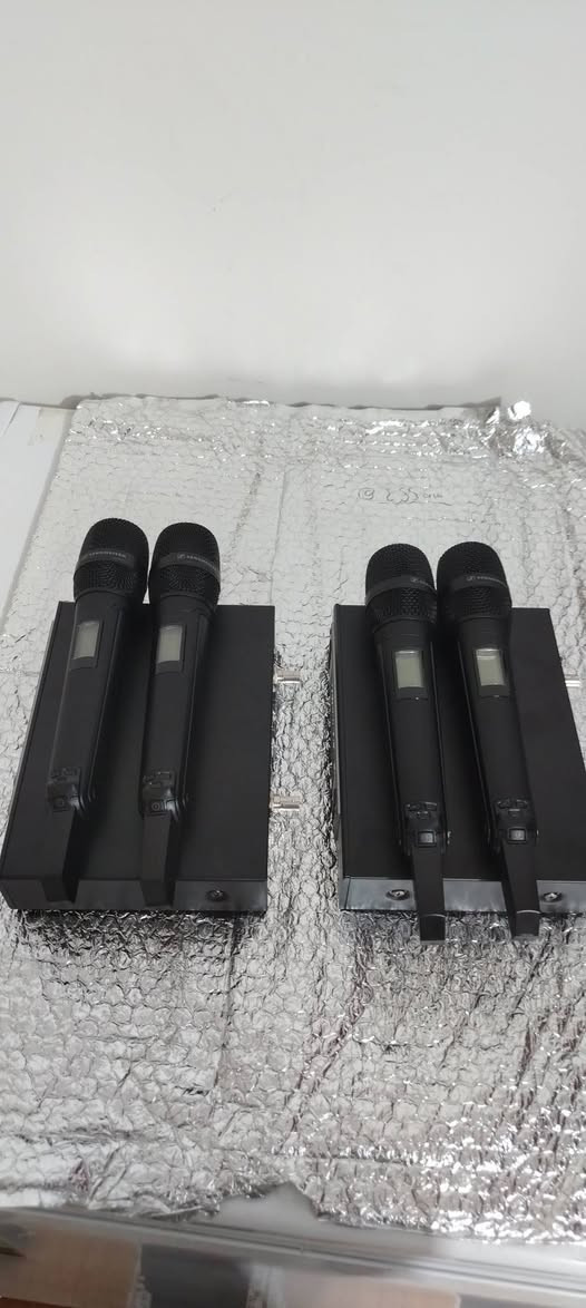 تابع الفيديو خدام الحسين مايكات شور اصلي مو عادي مع مايكات سنهايزر الجيل 4 دبل كويل اكرر دبل كويل موتك كبسوله ابوالشريحه تگدر تربط عرباين 2 بمايك واحد المده الحقيقي 150 متر اي استفسار هذه رقمي ***********اخوكم ملا عصام الكربلائي
