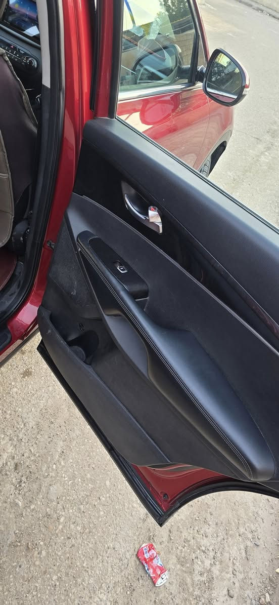 سلام عليكم سورنتو مديل 17وارد امريكي صور حادث موجوده تبديل بنيد جاملغات اماميات مصبوغات توحيد لون محرك 6سلندر 7راكب مكينه وكير مكفولات رقم سليمانيه تحويل ثاني يوم سياره مكانها بلعماره سعر 185 استفسار ***********
