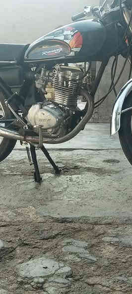 سلام عليكم 
دراجه البيع 
بدون مكفولة سرقه وعشائر 
دراجه نضيفه ومكفول من كلشي 
دراجه نامه شلامجه شرط كفاله من الكطع الحيم  محرك mkz نوعه اصلي شرط  كامله 
كهربائيات شرط  شغالات  كلهن 
العنوان ميسان  الكحلاء تقاطع سيد سفيح بدايته الكحلاء سعر الدراجه 500 وبيه مجال حك جيه 
الستفسار واتساب وخاص او انتصال ***********
