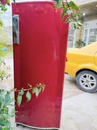 ثلاجه كريازي • تحتاج موتور • نظيفه