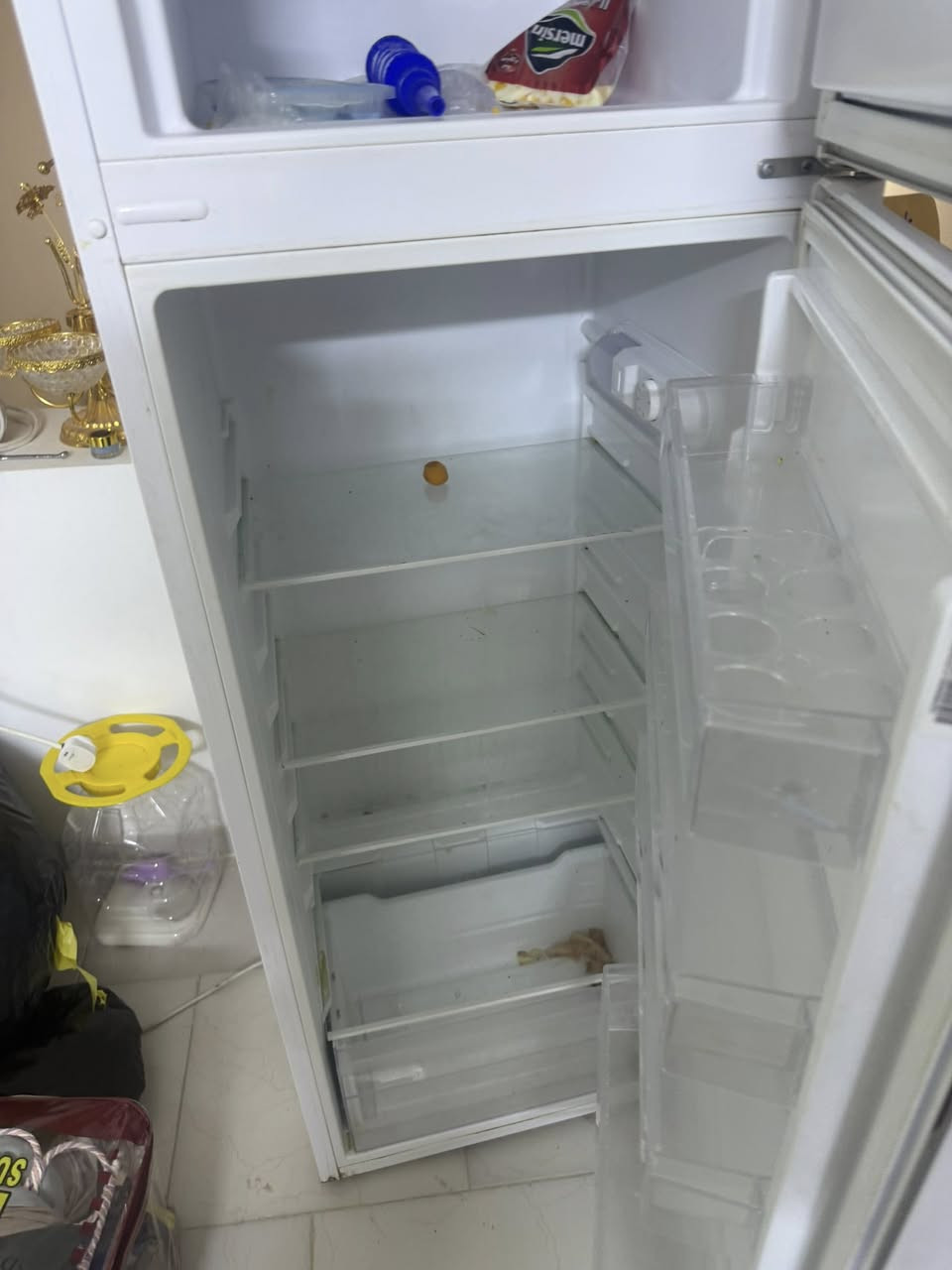 سلام عليكم غراض بيت  بسعر مناسب للبيع لمعرفة التفاصيل *********** واتساب
