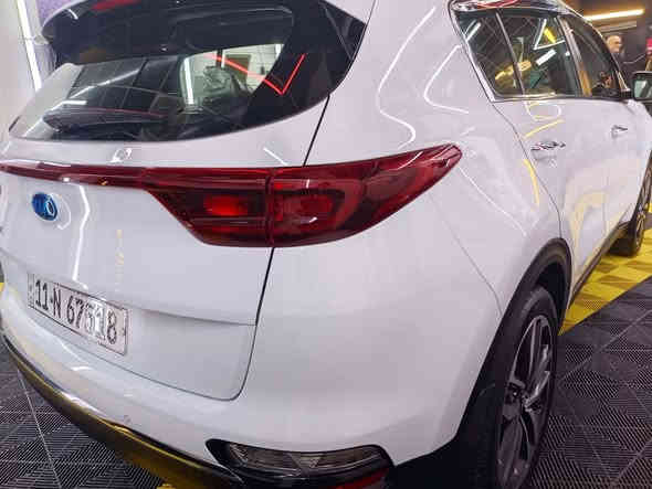 السلام عليكم 
للبيع كيا سبورتج 2021 خليجي بيسك 
المواصفات
شاشة انفكيشن
اريل انفكيشن
تبريد قطعتين 
حساس خلفي
مري شفط
اشاير بل مري
سايد بريك رجل
كروس سرعة 
كامرة خلفية
يدات نيكل
فول تحكم ستيرن
شاشة اعطال
مانع تزحلق
سويج شخاطة 
ماشية 67الف كم 
رقم بغداد ب اسمي 
بيها تعديل بل جاملغ الايمن والبنيد كذلك 
السعر 206 وبيها مجال
مكان السياره بغداد الشعب
للاتصال 
***********
