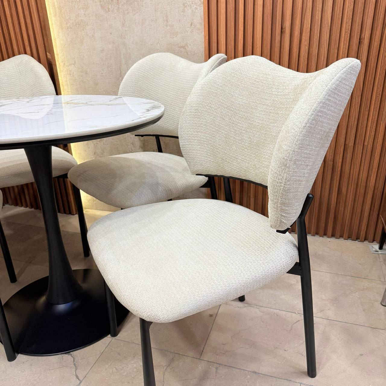 ميز طعام 4 كرسي السطح رخام مزجج قياس الميز 80 سم 
رجل الكرسي حديد صبغ حراري 
الدوشمه مخمل مقدف وتر پروڤ
السعر 210  الف


**إذا كنت صاحب هذا الإعلان وتريد حذفه لأي سبب، رجاءا أرسل رسالة إلى الدعم الفني**