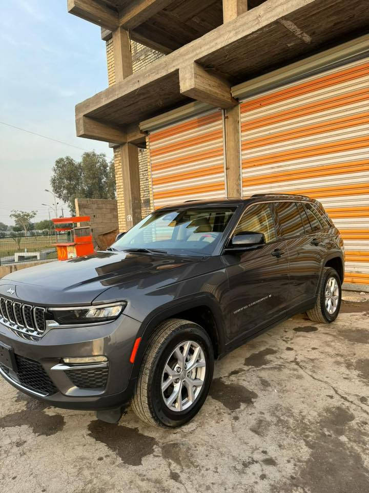 للبيع جيب كراند شيروكي لمتد 2022 الشكل الجديد 5 راكب / وارد امريكي.
مرقمة رقم بغداد 
مواصفات ال لمتدد  فول عدا الفتحة ،، 
بدون ايرباك يعني ولا ايرباك طاك
ماشية 60.000  
الحادث  موضح بلصور تبديل بابين اصلية مال تفصيخ نفس اللون + جاملغ

السعر 275 ورقة
بغداد حي الجامعة / سيدية
***********
